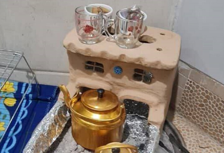 زنی که از خاک زندگی می‌سازد