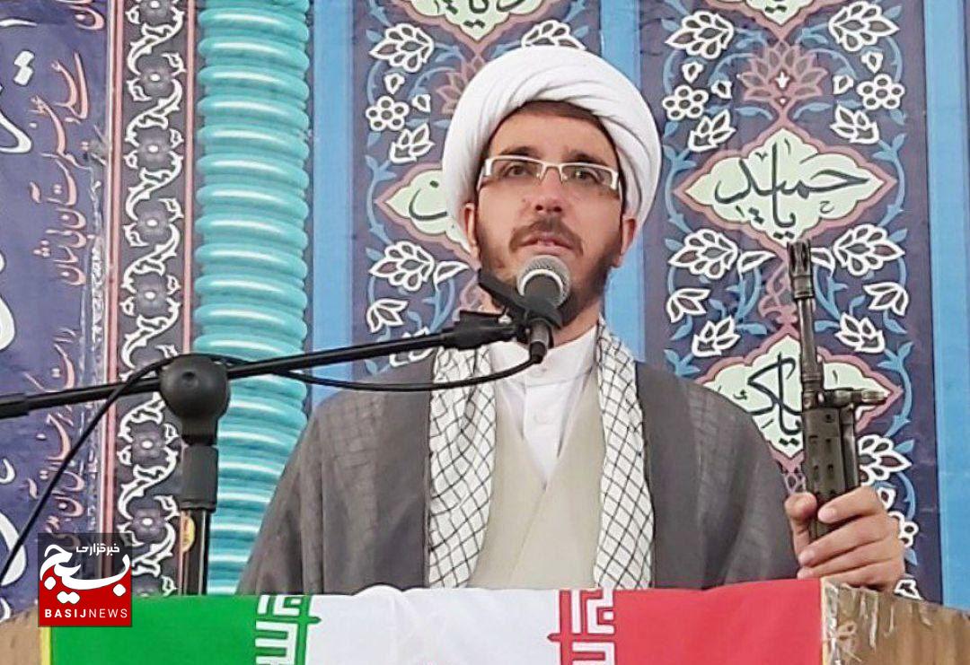 تسلیم در برابر فرمان الهی، درس اصلی عید قربان است. تسلیم در برابر فرمان الهی، درس اصلی عید قربان است.