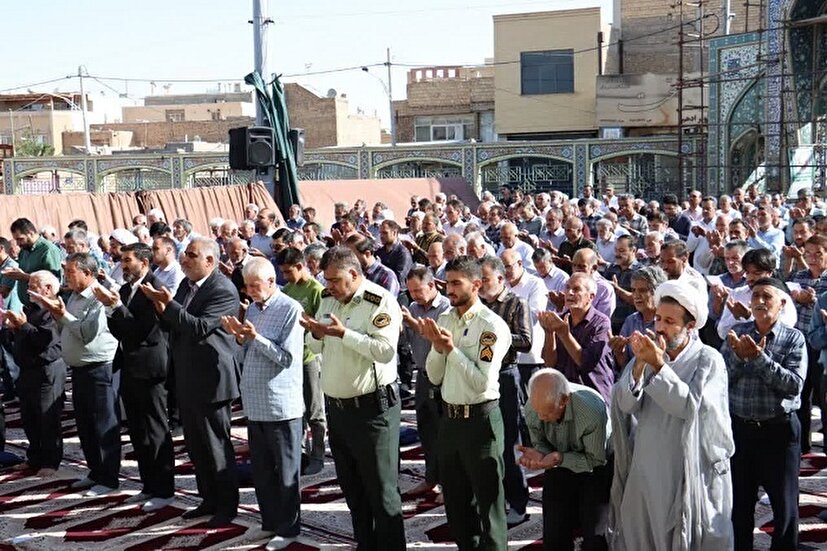 شرکت در مراسم نماز عید سعید قربان