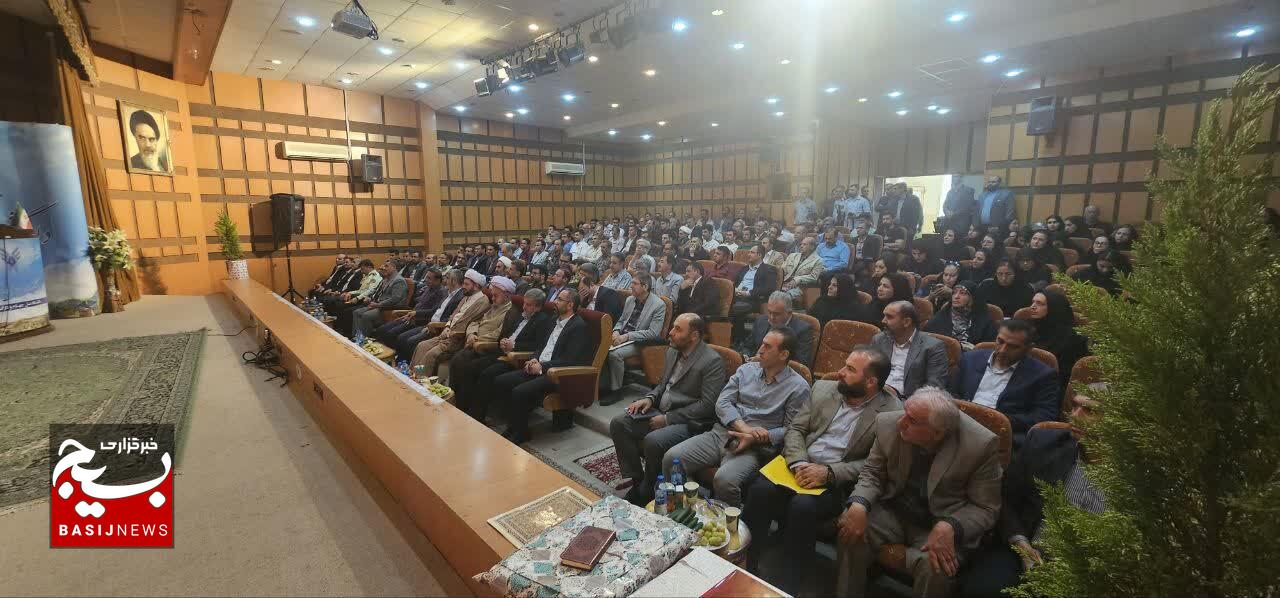 آیین تکریم و معارفه سرپرست جدید دانشگاه آزاد اسلامی واحد تاکستان
