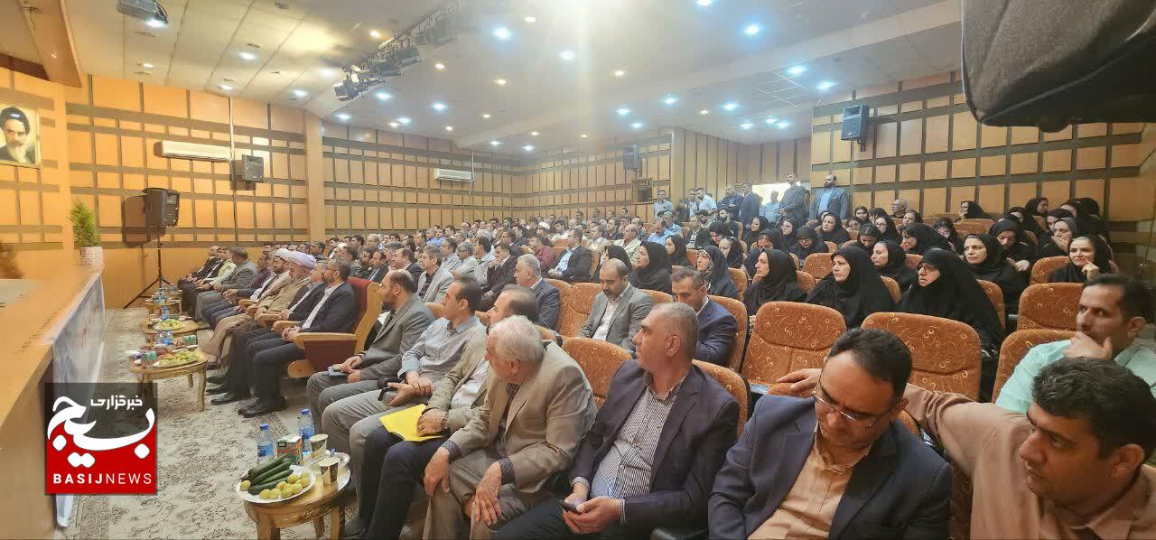 آیین تکریم و معارفه سرپرست جدید دانشگاه آزاد اسلامی واحد تاکستان