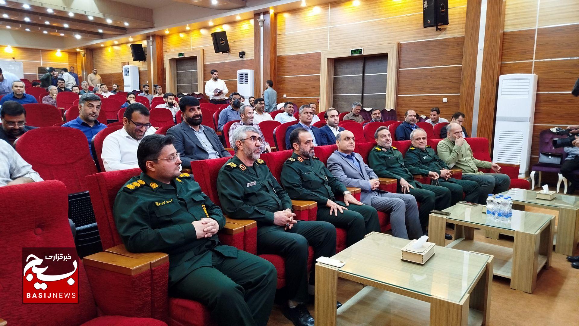 خرمشهر دیروز با خون و خرمشهر امروز با خدمت آزاد می‌شود