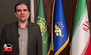 مجلس پای‌کار کنگره ۱۸ هزار شهید ایستاده است