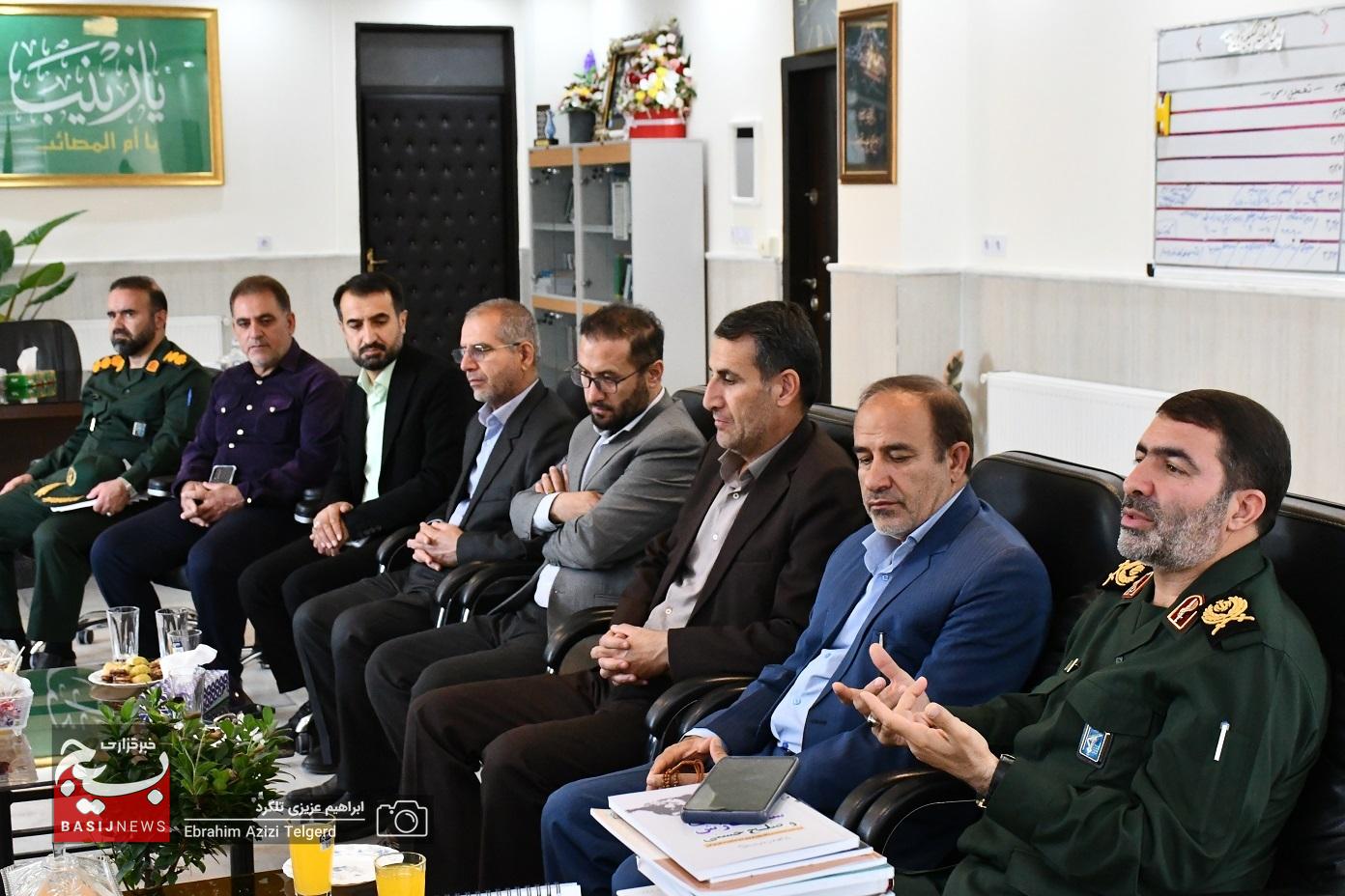 دیدار جمعی از اساتید دانشگاه های استان با فرمانده سپاه فتح