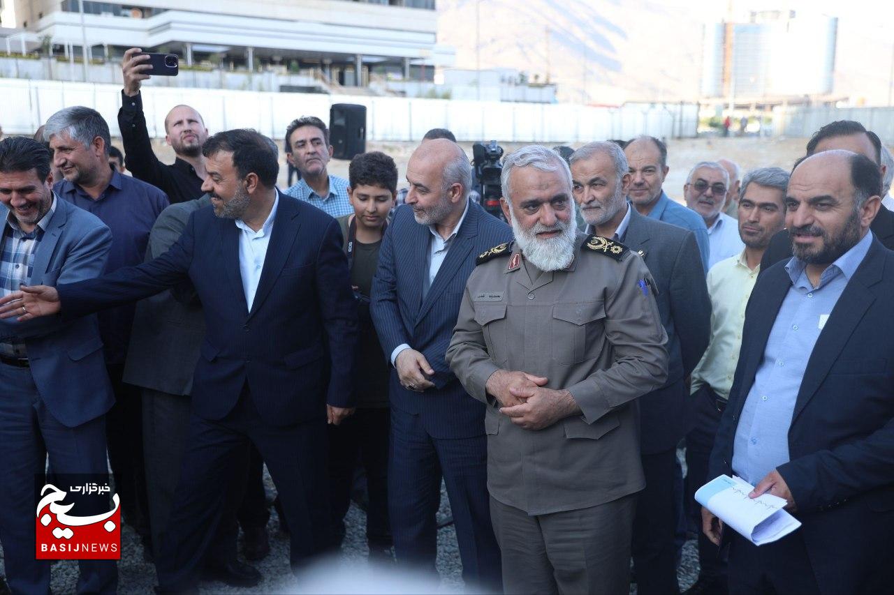 آئین کلنگ‌زنی مجتمع درمانگاهی شهید حاج قاسم سلیمانی وابسته به موسسه خدمات درمانی بسیجیان در منطقه ۲۲ تهران