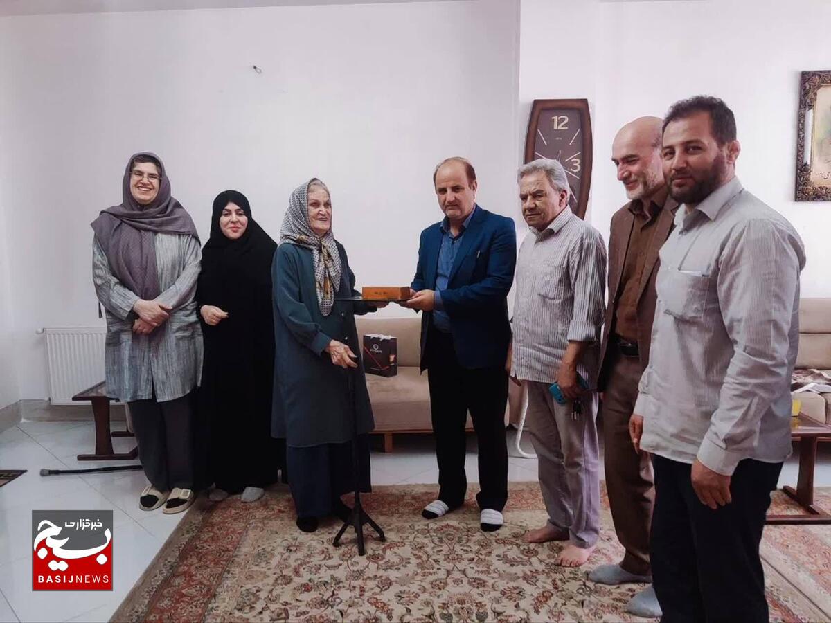بسیج جامعه پزشکی لرستان از خانواده شهید جهادگر فرزاد شجاعی چاغروند تجلیل کرد