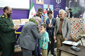 شناگر سمنانی مدال طلای جهانی‌اش را به شهید مدافع حرم،شهید عباس دانشگر تقدیم کرد