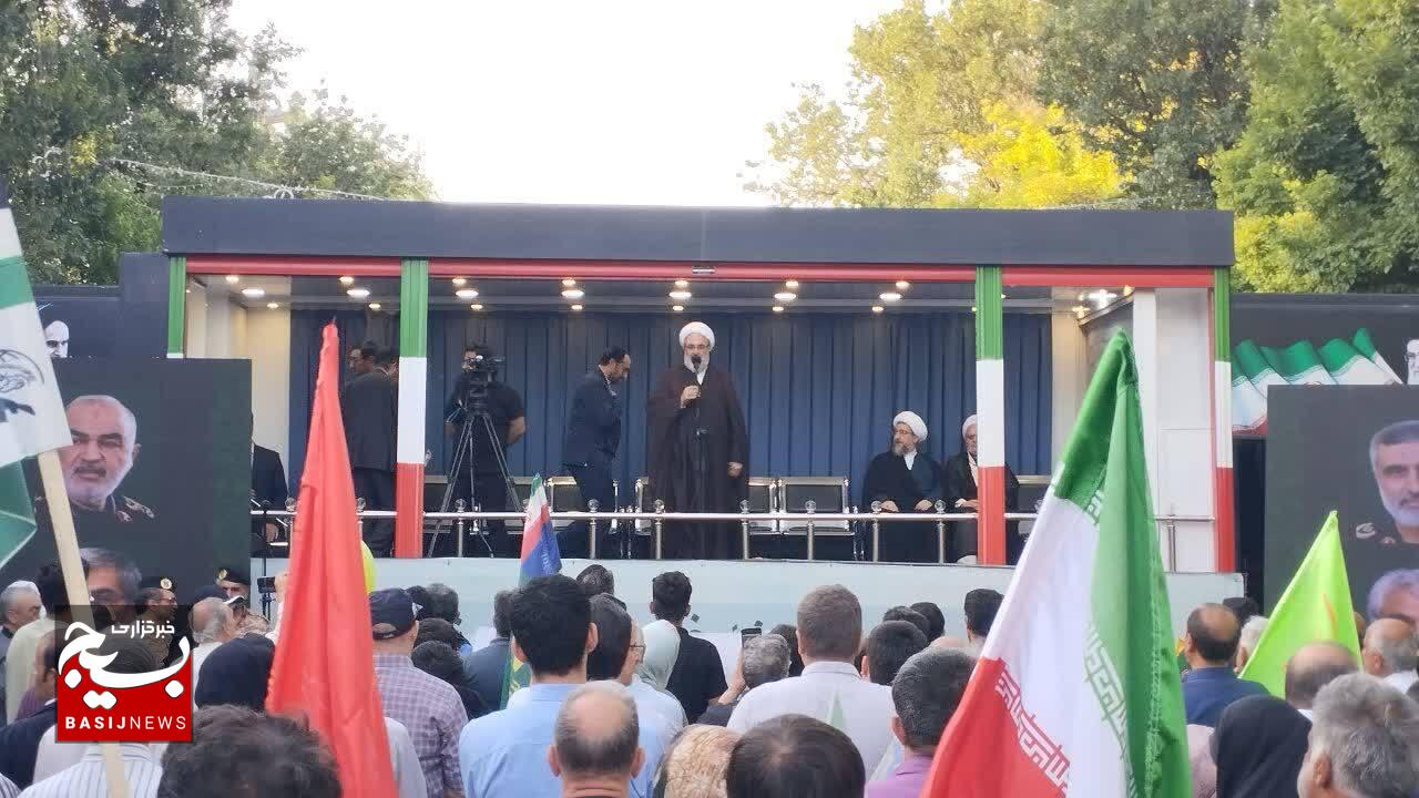 رسانه دشمنان ثبت کنند مردم ایران دست از علی(ع) بر نمی دارند