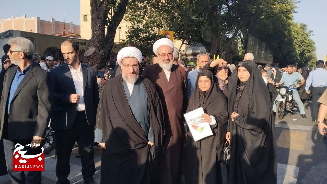 رسانه دشمنان ثبت کنند مردم ایران دست از علی(ع) بر نمی دارند