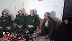 حضور فرمانده شهید کل سپاه پاسداران انقلاب اسلامی، در منزل بسیجی شهید سید روح‌الله عجمیان
