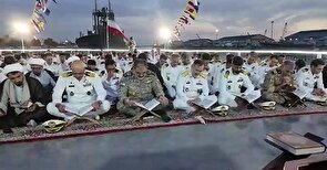 برگزاری محفل انس با قرآن بر عرشه ناوشکن دنا