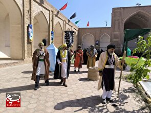 بازسازی واقعه غدیر در محل مسجد جامع شهرستان گناباد+تصاویر
