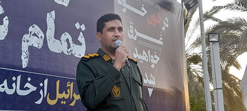 خون شهدا درخت انقلاب را آبیاری می‌کند