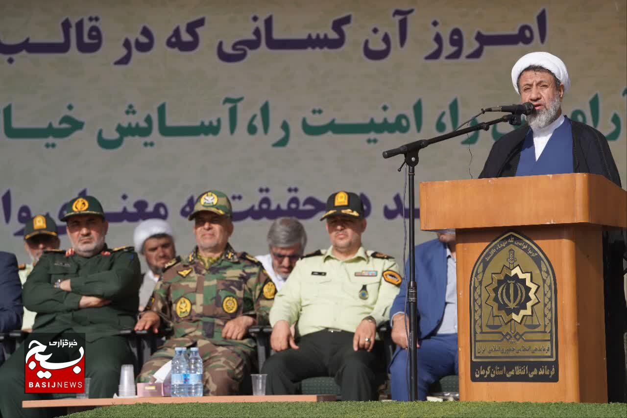 آیین صبحگاه مشترک نیرو‌های مسلح به مناسبت سوم خرداد در کرمان