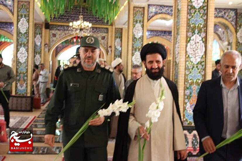 مزار شهدای گرمسار همزمان با سالروز حماسه ملت ایران در سوم خرداد گلباران شد