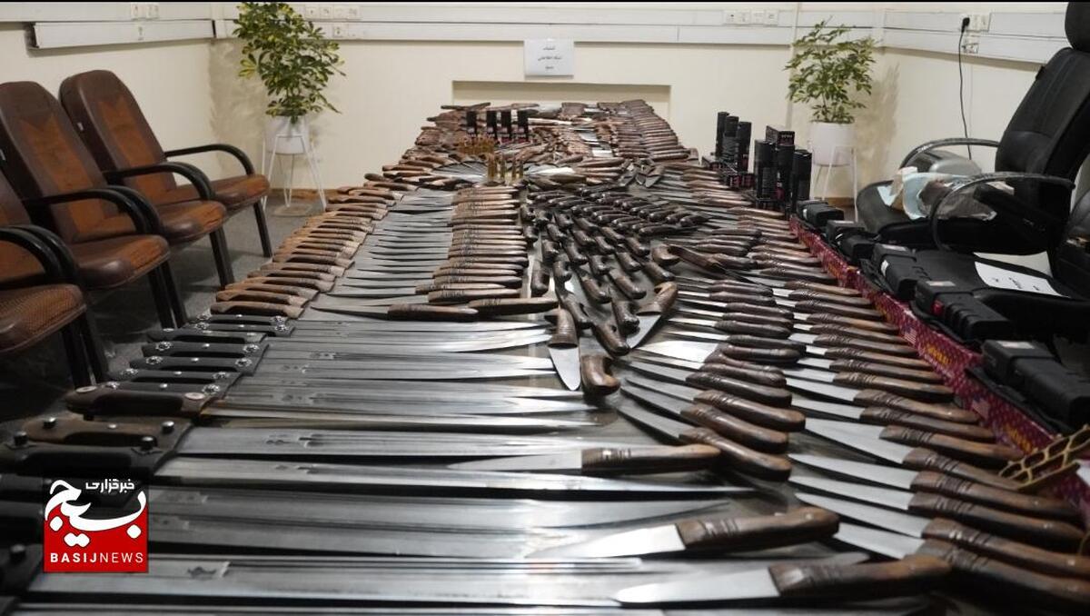 کشف و ضبط ۴۶۸ قبضه انواع سلاح سرد و ۳۰ عدد فشنگ سلاح جنگی توسط شبکه اطلاعات بسیج استان قزوین