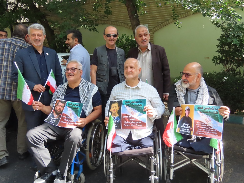 گزارش تصویری/ تجمع اعتراضی ورزشکاران ایرانی مقابل دفتر سازمان ملل در تهران