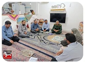 دیدار فرمانده ناحیه مقاومت سپاه ارزوئیه با خانواده شهداء به مناسبت سوم خرداد