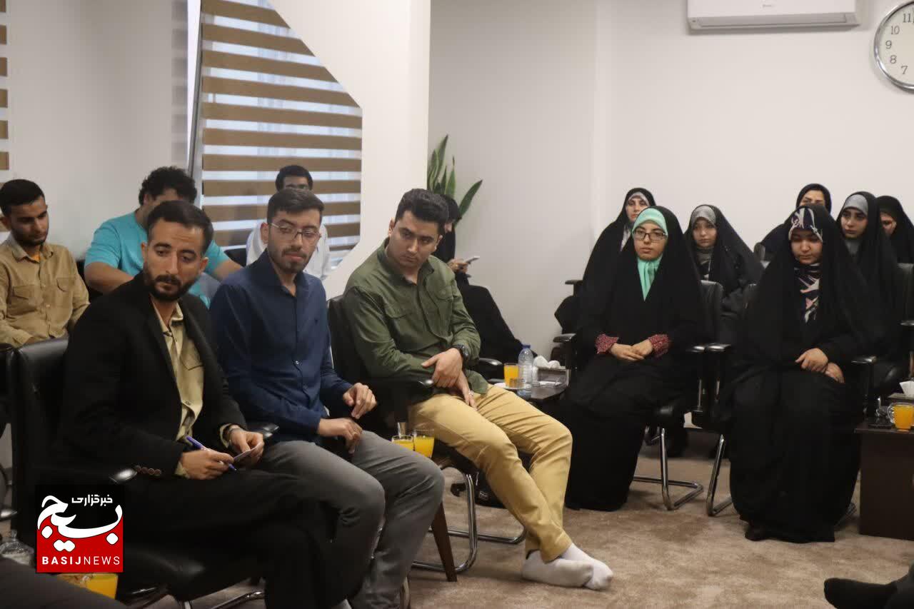 بسیج باید پیشتاز عرصه بصیرتافزایی و پاسخگویی به نیازهای فکری و معنوی جامعه باشد بسیج باید پیشتاز عرصه بصیرتافزایی و پاسخگویی به نیازهای فکری و معنوی جامعه باشد