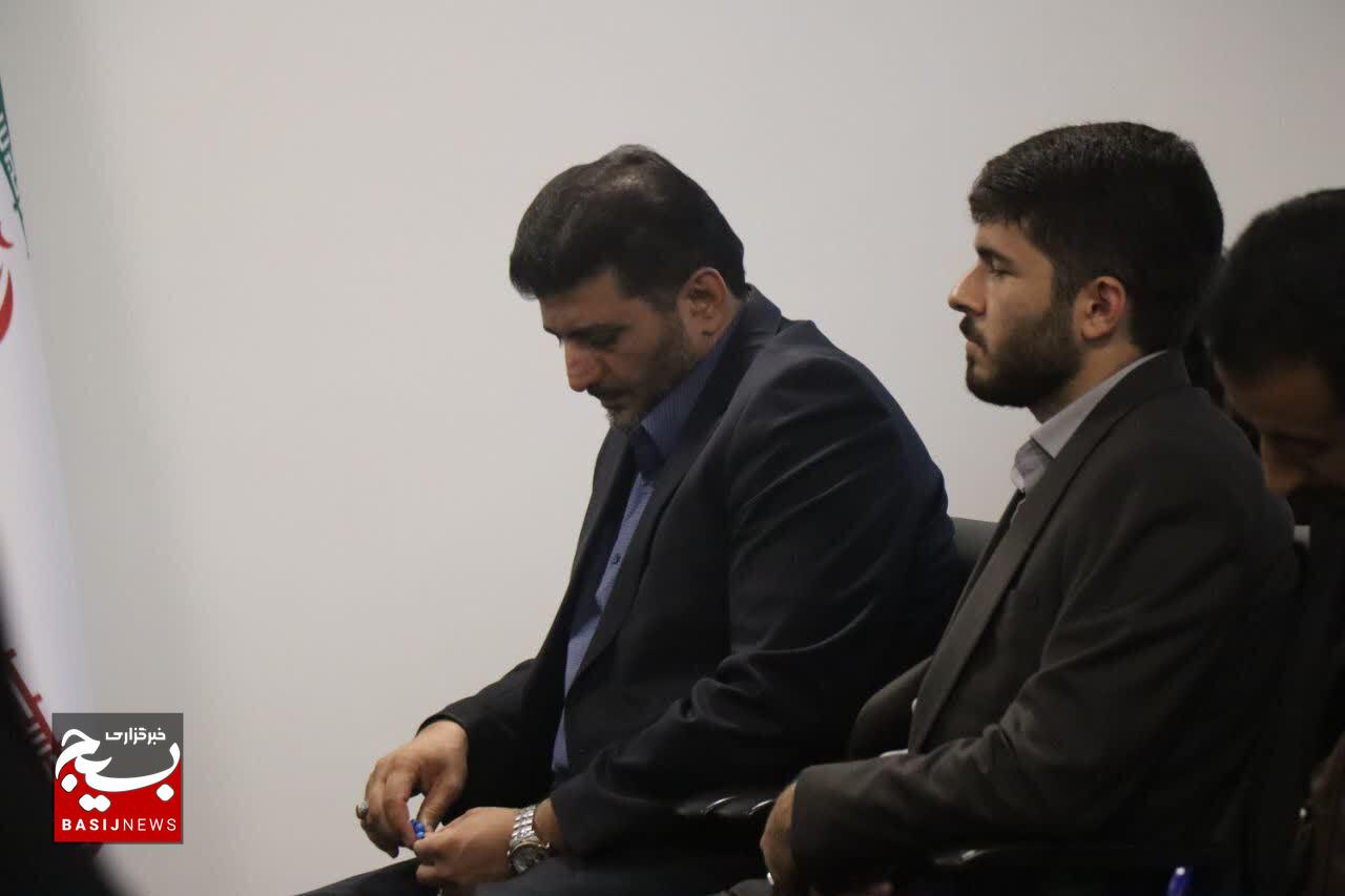 بسیج باید پیشتاز عرصه بصیرتافزایی و پاسخگویی به نیازهای فکری و معنوی جامعه باشد بسیج باید پیشتاز عرصه بصیرتافزایی و پاسخگویی به نیازهای فکری و معنوی جامعه باشد