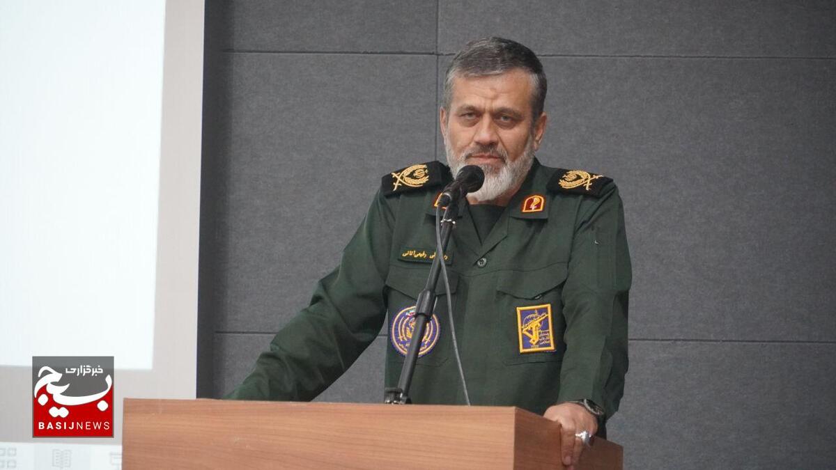 روحانیت انقلابی، با بصیرت‌شان فرماندهان جنگ را تربیت کردند/ امروز جغرافیای اعتقادی ما هدف دشمن است