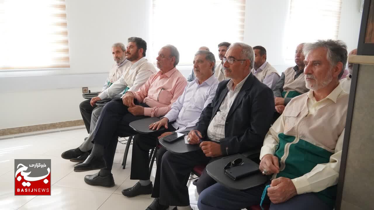 خادمین کانون خادم یاری آستان قدس رضوی شهرستان آبیک از نیروگاه شهید رجایی بازدید نمودند.