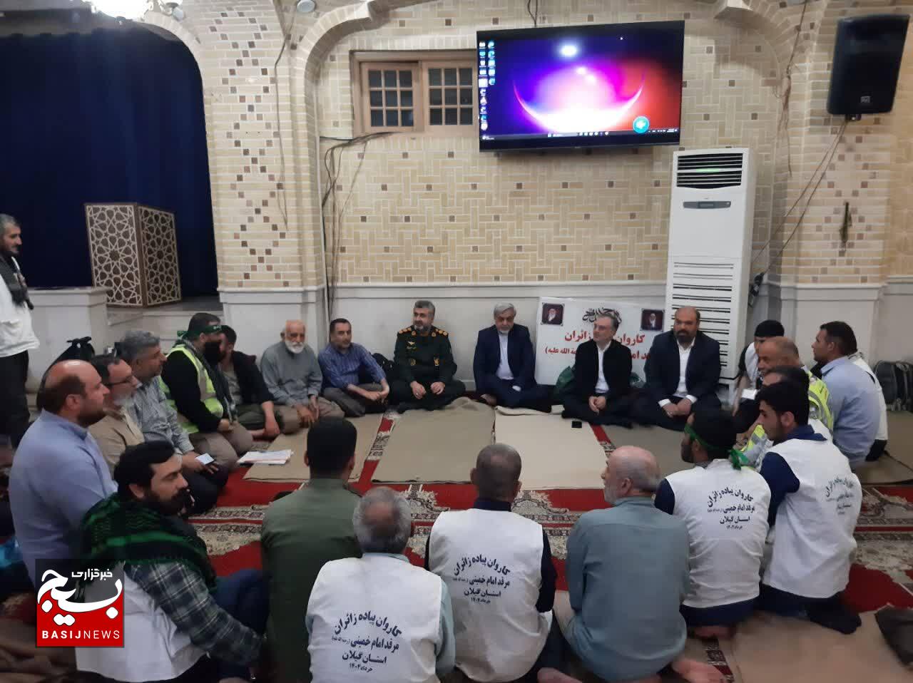 اینجا مسیر راهیان حضرت روحاللهست اینجا مسیر راهیان حضرت روحاللهست