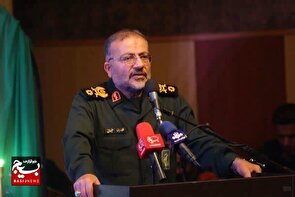 دشمن دغل و خبیث همچون مار زخم خورده بر خود می‌پیچد و باید به...