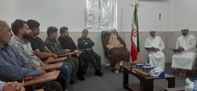 نشست جهاد تبیین در روستای کلاهی میناب با حضور علمای اهل سنت و مسئولان برگزار شد