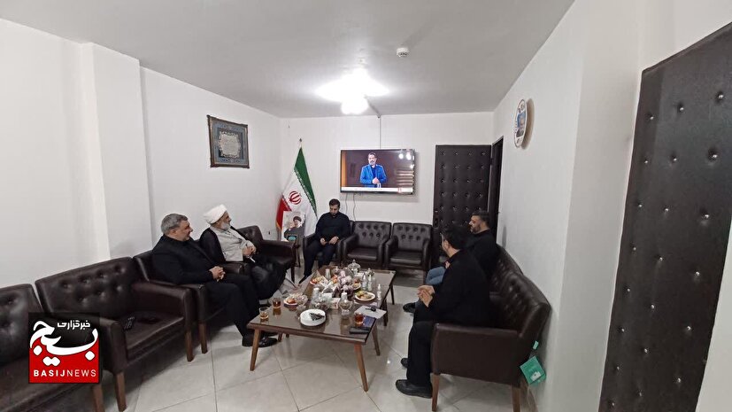 راه شهدا، ادامه راه عاشورا است