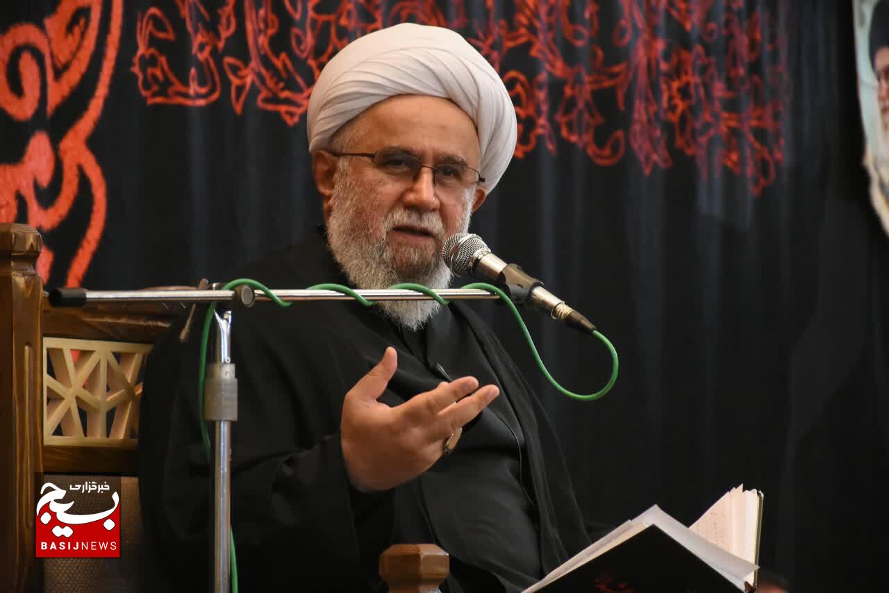 عاشورا مدرسه رشد، آزادی و کرامت انسانی است عاشورا مدرسه رشد، آزادی و کرامت انسانی است