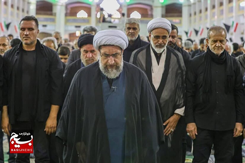 اقامه نماز ظهر عاشورا در مصلای تبریز