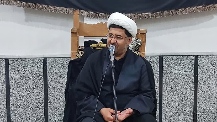قهرمان کسی است که پای ولی‌خدا بایستد/لبیک یا حسین، رمز بقای ملت است