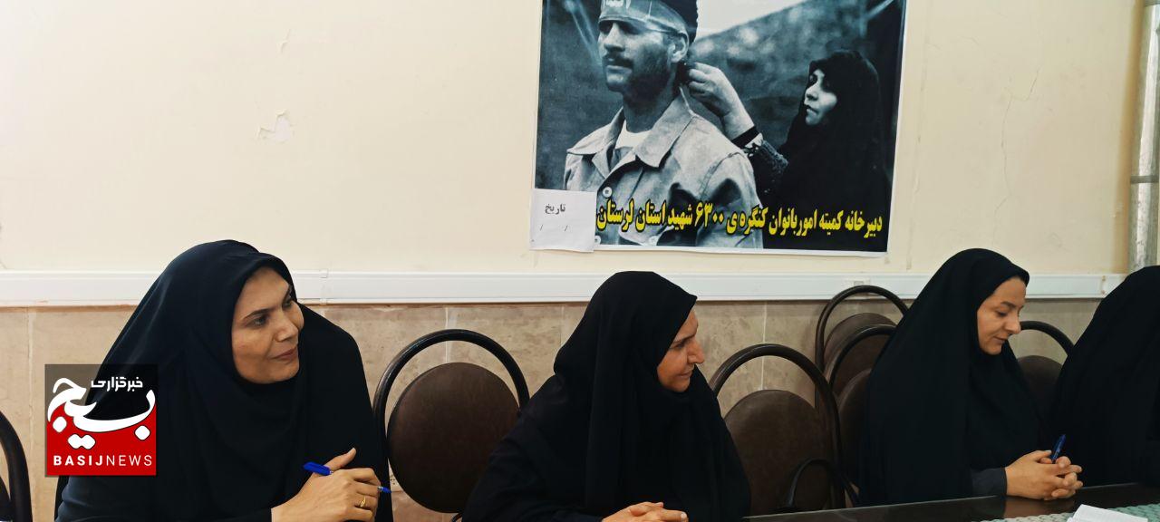 با لشکر زنانه زینبیون، صلابت زنان لرستان را به رخ دشمن می‌کشیم