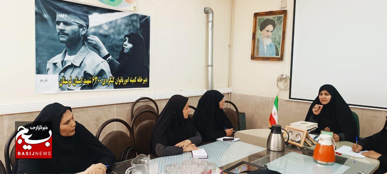 با لشکر زنانه زینبیون، صلابت زنان لرستان را به رخ دشمن می‌کشیم
