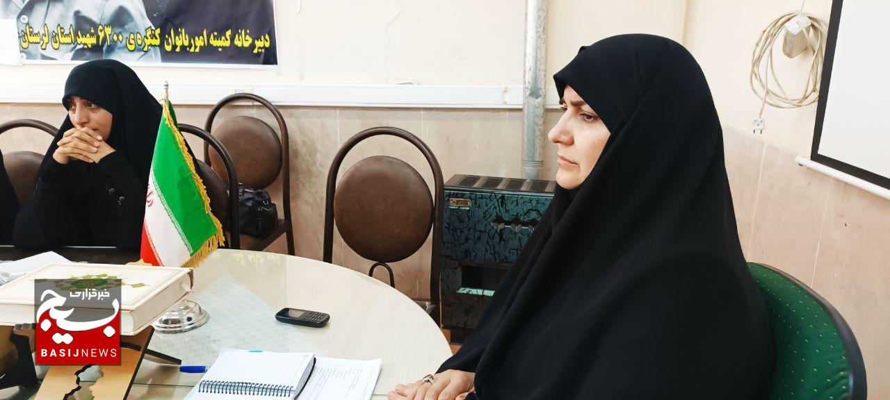 با لشکر زنانه زینبیون، صلابت زنان لرستان را به رخ دشمن می‌کشیم