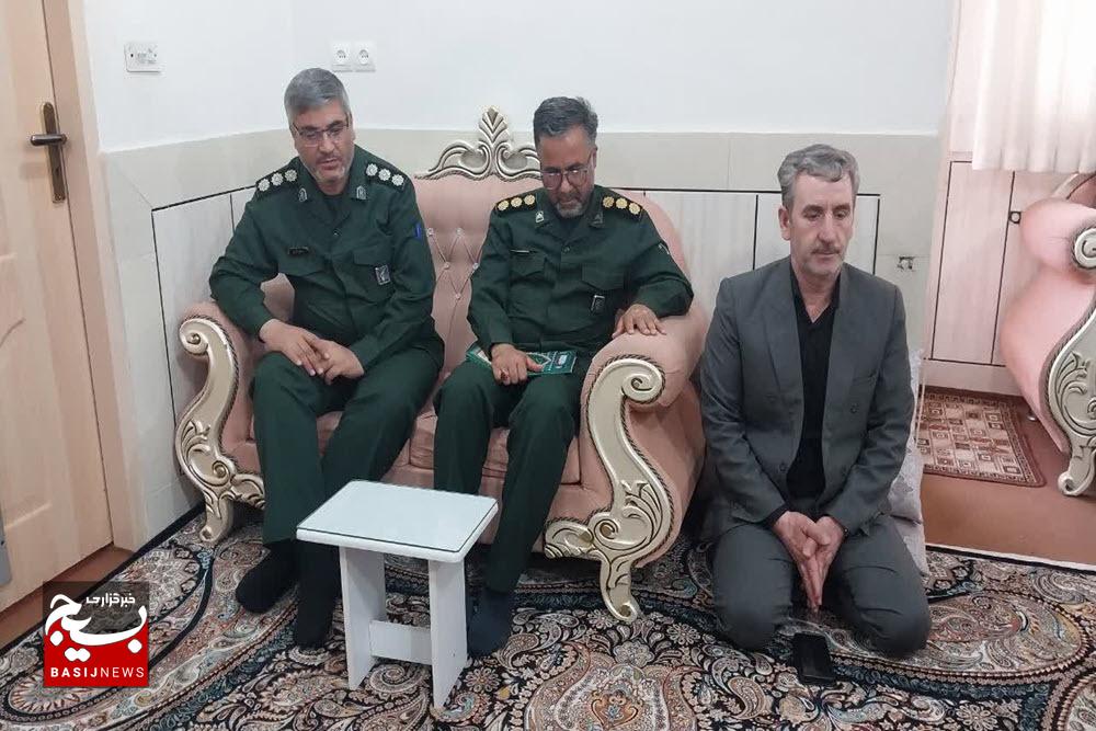 دیدار فرمانده سپاه انصار الحسین(ع) همدان با خانواده شهید «امیرحسین سیفی» در اسدآباد