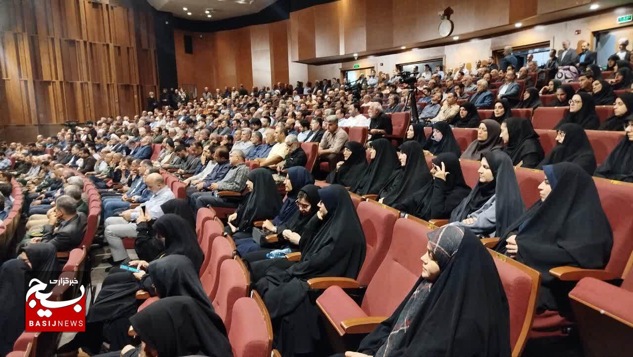 خدمت بی‌منت شهیدان، الگویی برای مدیران امروز است 