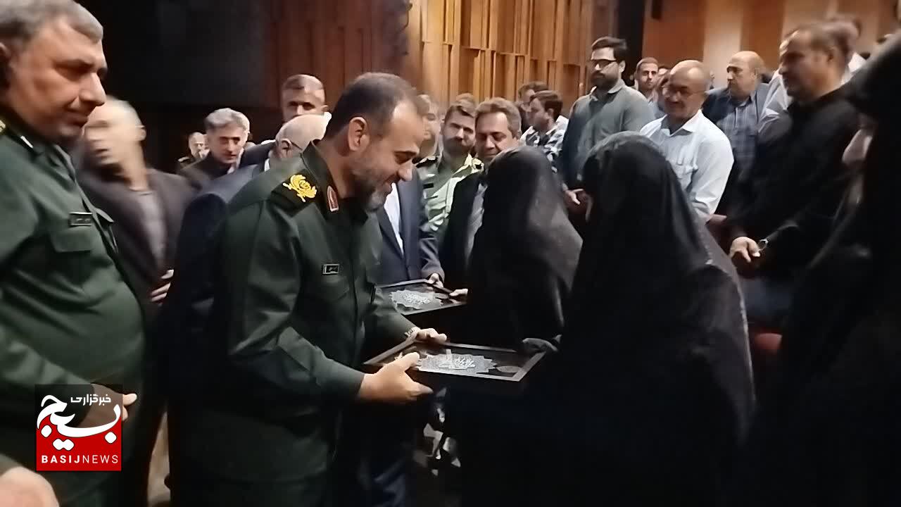 خدمت بی‌منت شهیدان، الگویی برای مدیران امروز است 