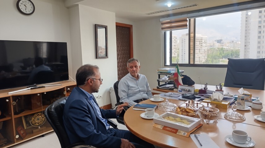 تقدیر رئیس سازمان بسیج علمی، پژوهشی و فنّاوری از استاد برجستهٔ فرهنگستان علوم ایران تقدیر رئیس سازمان بسیج علمی، پژوهشی و فنّاوری از استاد برجستهٔ فرهنگستان علوم ایران