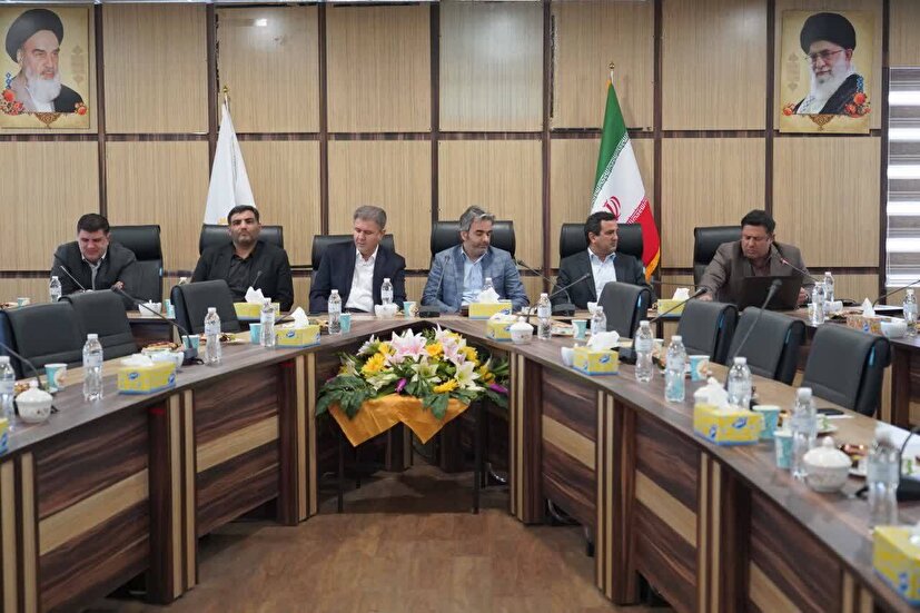 برگزاری جلسه با حضور مسئولین بسیج مهندسین صنعت ومعدن شهرستان البرز و شرکت شهر صنعتی با هدف بررسی 30 واحد تولیدی