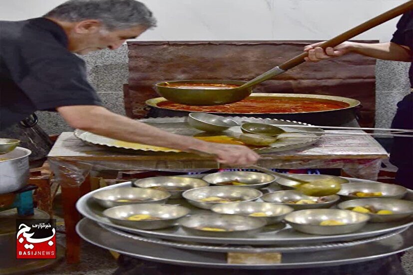 آیین آبگوشت نذری ظهر تاسوعای مسجد پای نخل شاهرود در مسیر ثبت ملی