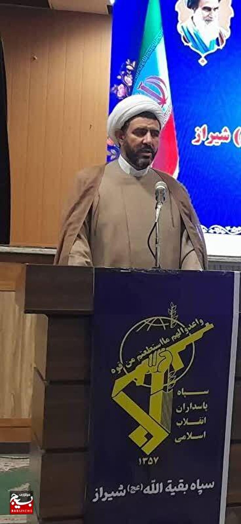 حضور با چادر با حالت عفیفانه در جامعه یک نوع جهاد است