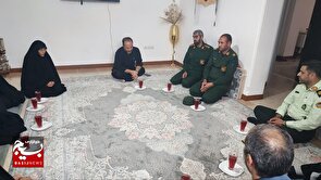 دیدار فرمانده ناحیه مقامت بسیج امام حسن مجتبی(ع) سرهنگ رفعت‌نژاد با خانواده شهید حسین‌علی احمدی