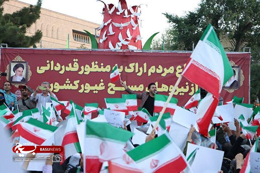 قدردانی از دلاوران: اجتماع مردم اراک در حمایت از نیروهای مسلح