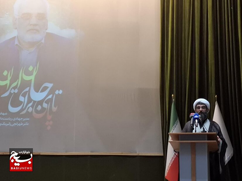 مقاومت و ایستادگی در برابر ابرقدرت‌های جهانی پیام شهدا است/ تلاش دشمنان برای انزوای ایران ناکام ماند