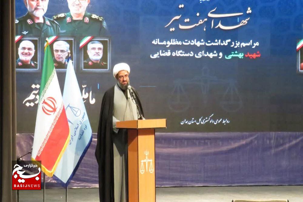 مردم ایران در برابر دشمن، یک‌صدا و متحد می‌ایستند