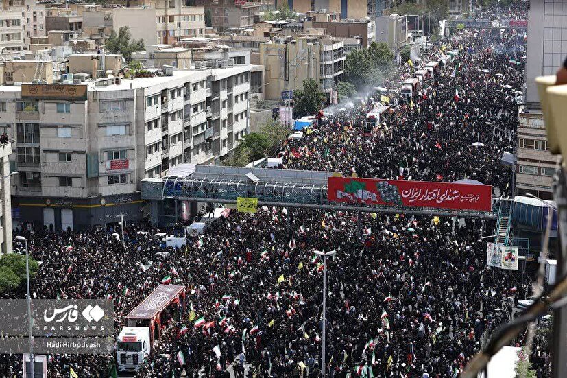 ملت زنده، نظام زنده؛ ایران، بیدارتر از همیشه در بدرقه شهیدان اقتدار