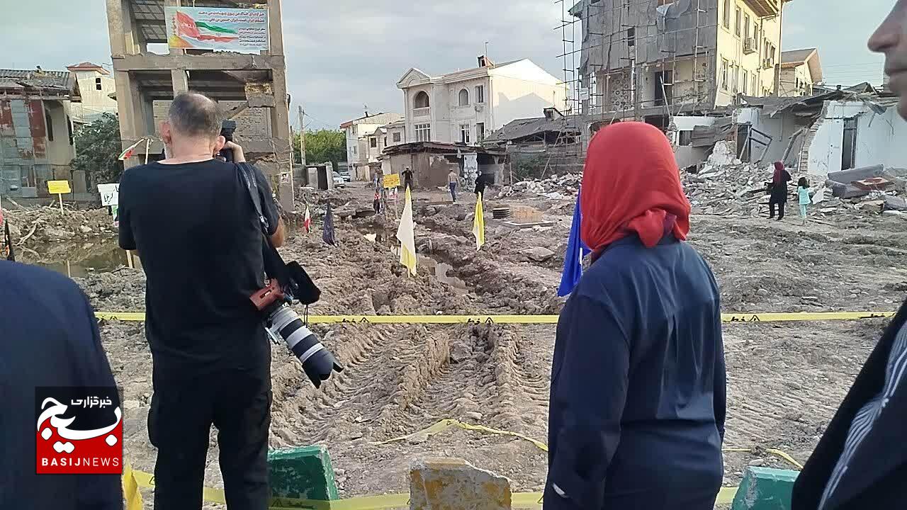 حضور سخنگوی وزارت خارجه و خبرنگاران خارجی در معراج شهدای آستانه اشرفیه حضور سخنگوی وزارت خارجه و خبرنگاران خارجی در معراج شهدای آستانه اشرفیه