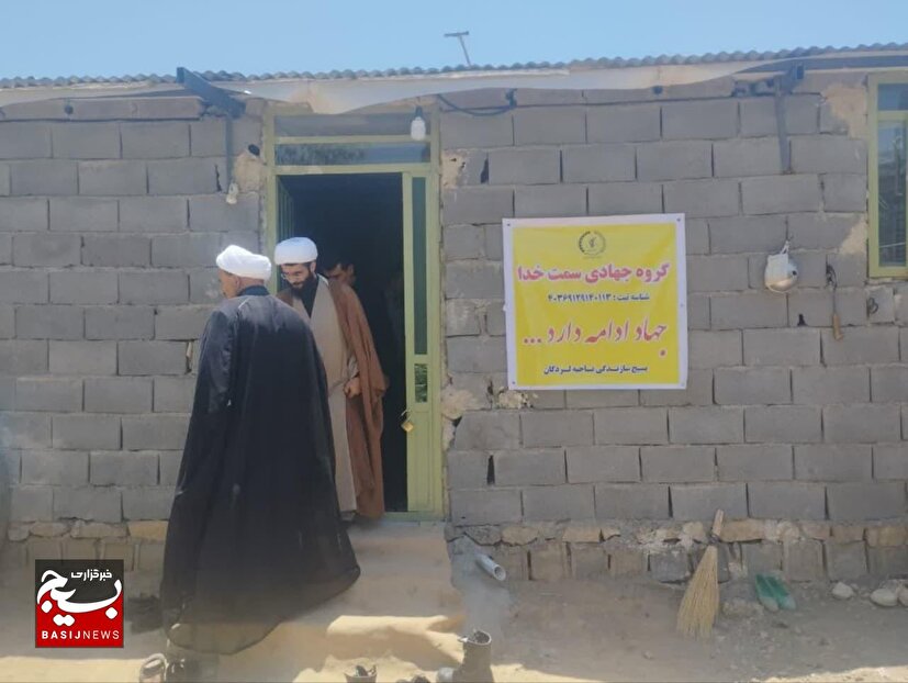 تحویل خانه احداثی به خانواده عزتمند